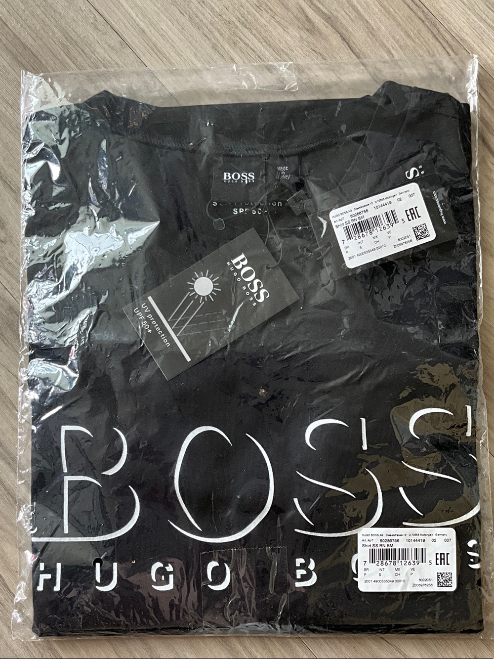 Men’s Boss T-Shirt Small Crew neck.Last image is of used T.Did not want to open
